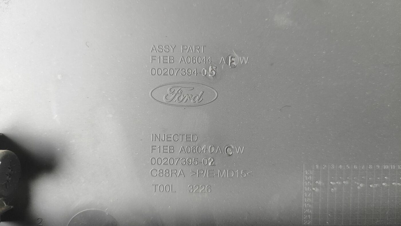 Mantu glabāšanas nodalījums pasažiera pusē priekš FORD FOCUS 2016 UNIVERSAL 4 Mantu glabāšanas nodalījums pasažiera pusē priekš FORD FOCUS 2016 UNIVERSAL