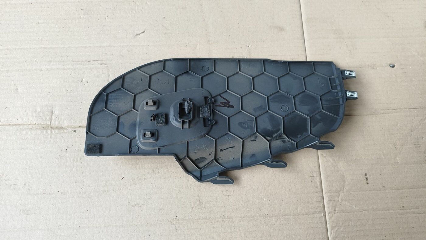 Centrālās konsoles (apdares) sānu panelis priekš FORD FOCUS 2016 UNIVERSAL 4 Centrālās konsoles (apdares) sānu panelis priekš FORD FOCUS 2016 UNIVERSAL