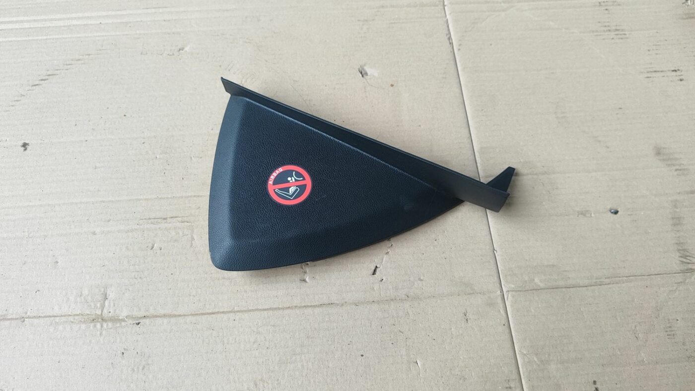 Mērinstrumentu paneļa sānu apdare priekš FORD FOCUS 2016 UNIVERSAL