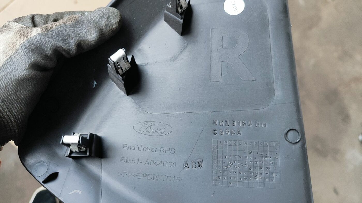 Mērinstrumentu paneļa sānu apdare priekš FORD FOCUS 2016 UNIVERSAL