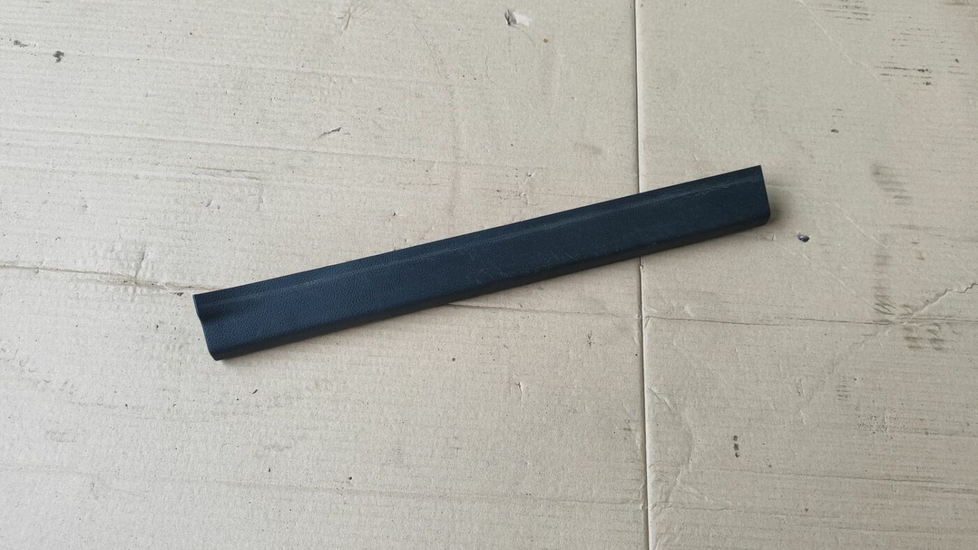 Sliekšņa priekšēja kreisa uzlika (salonā) priekš FORD FOCUS 2016 UNIVERSAL