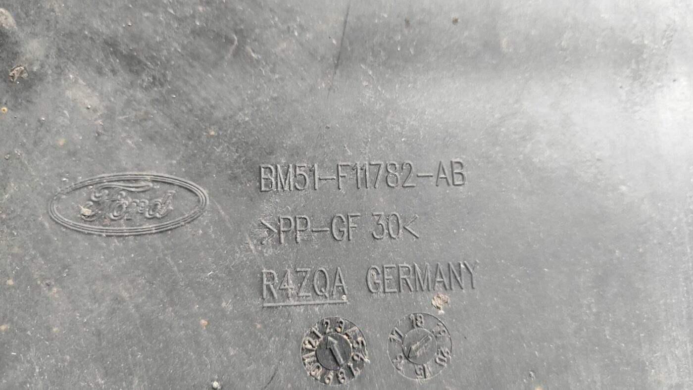 Dzinēja aizsargs priekš FORD FOCUS 2016 UNIVERSAL 3 Dzinēja aizsargs priekš FORD FOCUS 2016 UNIVERSAL