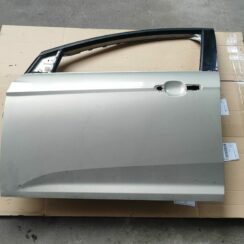 Priekšējās kreisās durvis priekš FORD FOCUS 2016 UNIVERSAL