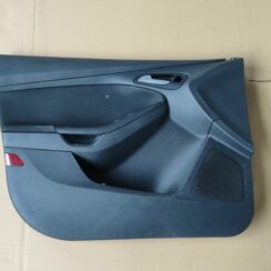 Priekšējo kreiso durvju apdare priekš FORD FOCUS 2016 UNIVERSAL