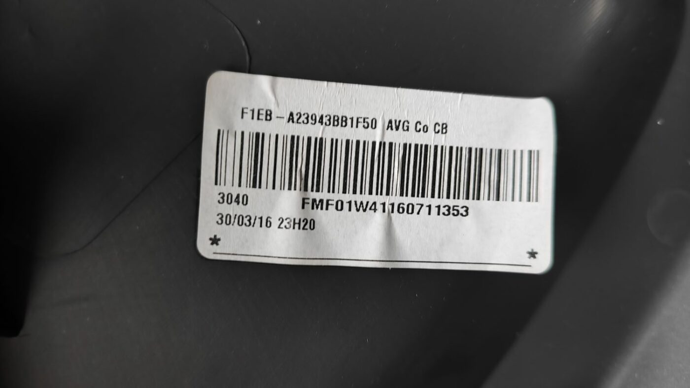 Priekšējo kreiso durvju apdare priekš FORD FOCUS 2016 UNIVERSAL