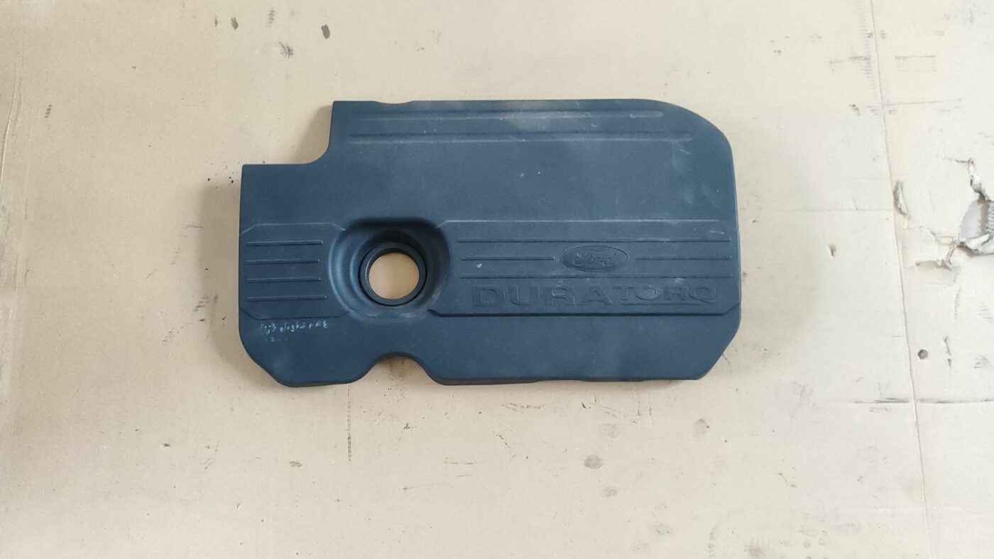 Dzinēja dekoratīvais vāks priekš FORD FOCUS 2016 UNIVERSAL 1 Dzinēja dekoratīvais vāks priekš FORD FOCUS 2016 UNIVERSAL