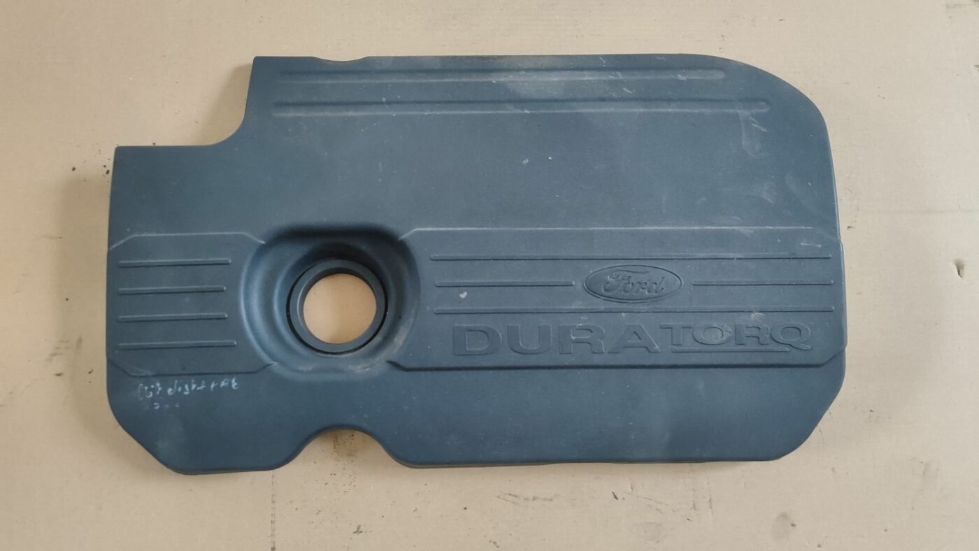 Dzinēja dekoratīvais vāks priekš FORD FOCUS 2016 UNIVERSAL 2 Dzinēja dekoratīvais vāks priekš FORD FOCUS 2016 UNIVERSAL