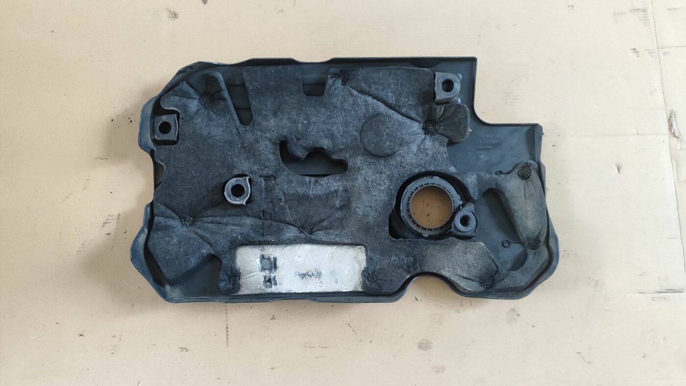 Dzinēja dekoratīvais vāks priekš FORD FOCUS 2016 UNIVERSAL 4 Dzinēja dekoratīvais vāks priekš FORD FOCUS 2016 UNIVERSAL