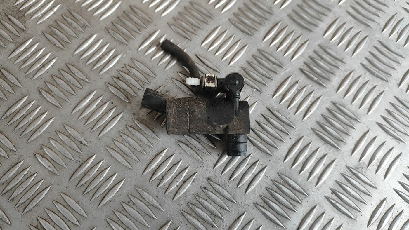 Mazgātāja šķidruma sūknis priekš FORD FOCUS 2016 UNIVERSAL