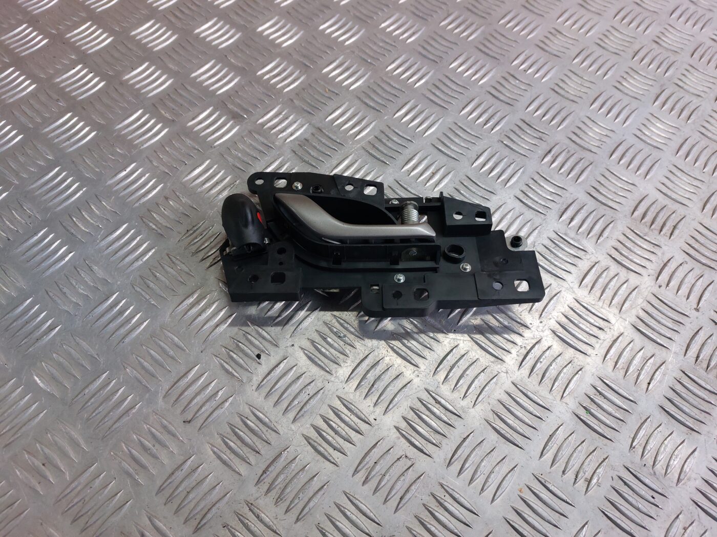 Salona durvju rokturis, aizmugures labais priekš HONDA CIVIC 2006 1 Salona durvju rokturis, aizmugures labais priekš HONDA CIVIC 2006