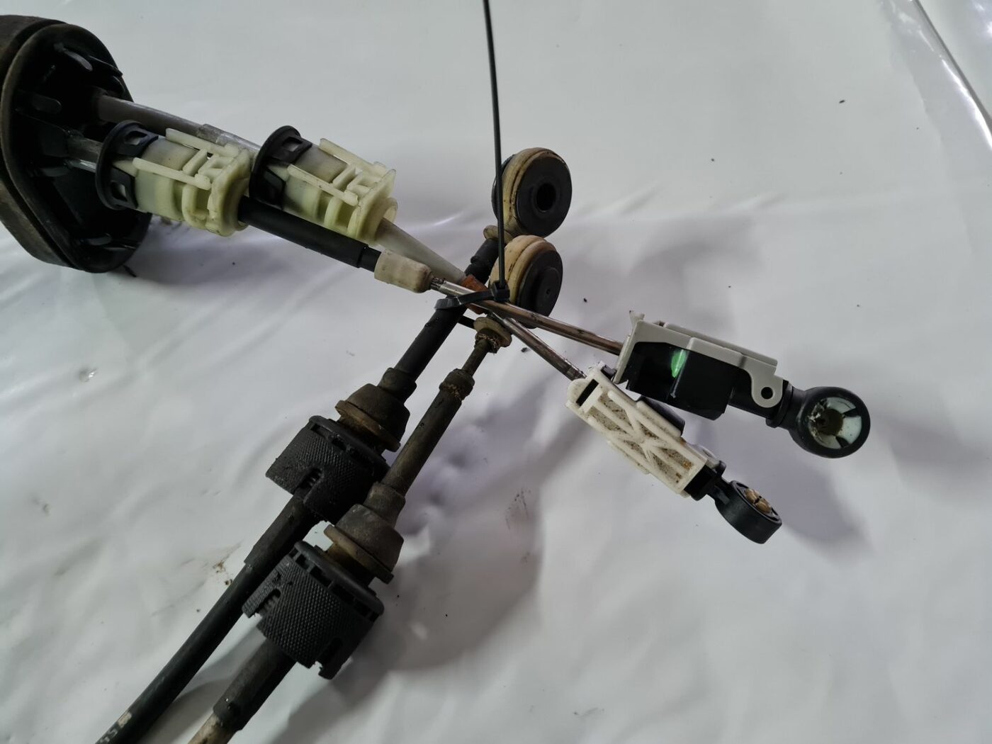 Pārnesumu pārslēgšanas mehānisma troses priekš OPEL VECTRA C 2006 2 Pārnesumu pārslēgšanas mehānisma troses priekš OPEL VECTRA C 2006