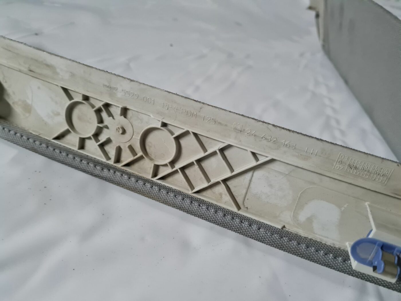 Aizmugurējas salona statnes apdare priekš OPEL VECTRA C 2006