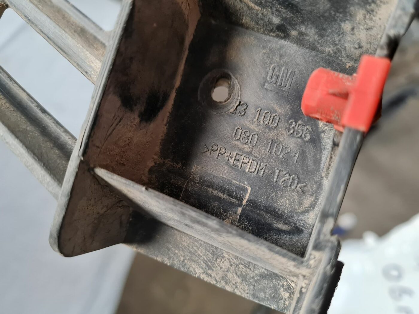 Aizmugurēja bufera kronšteins priekš OPEL VECTRA C 2006