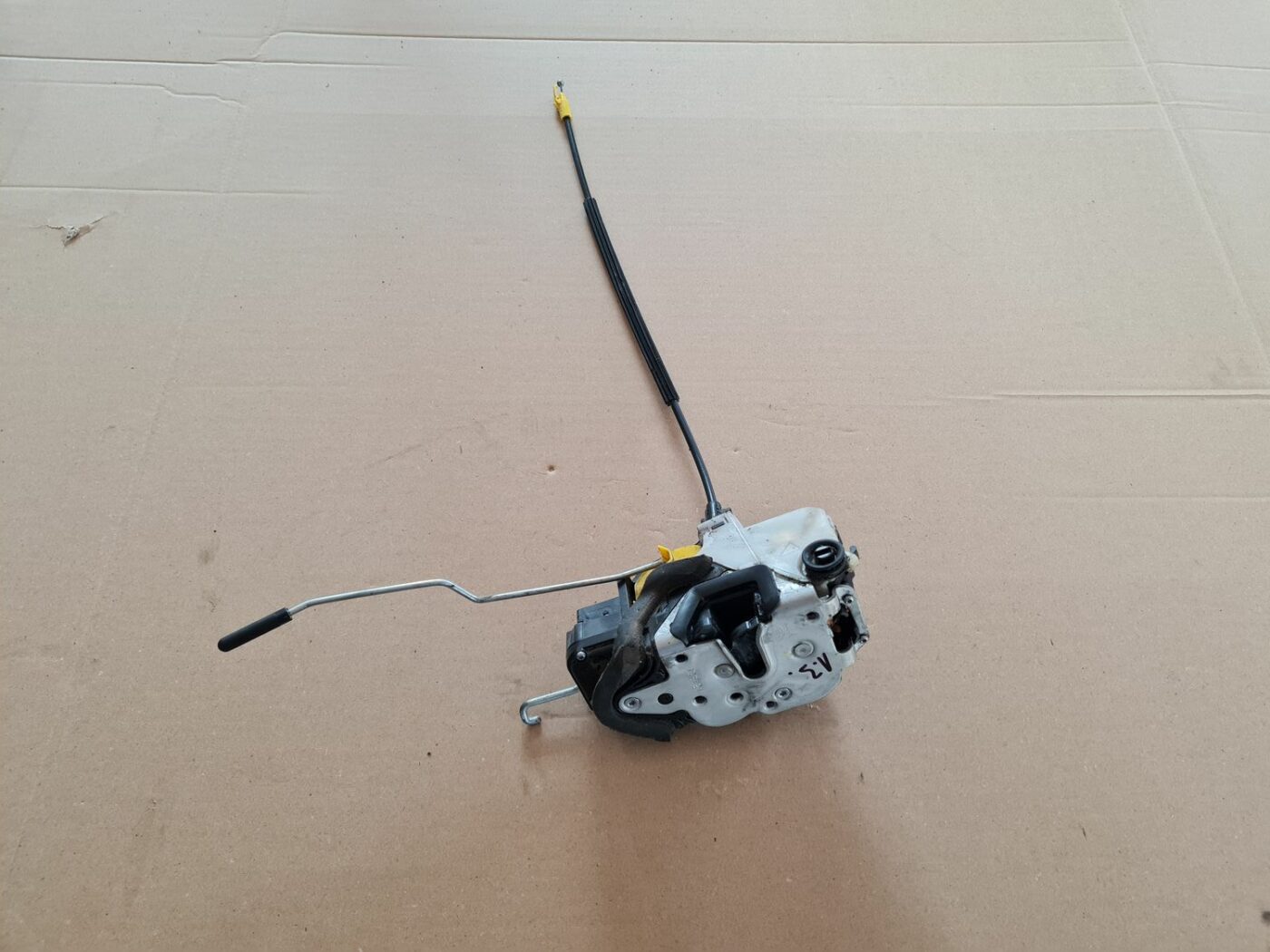 Aizmugurējo kreiso durvju slēdzene priekš OPEL ASTRA J 2013