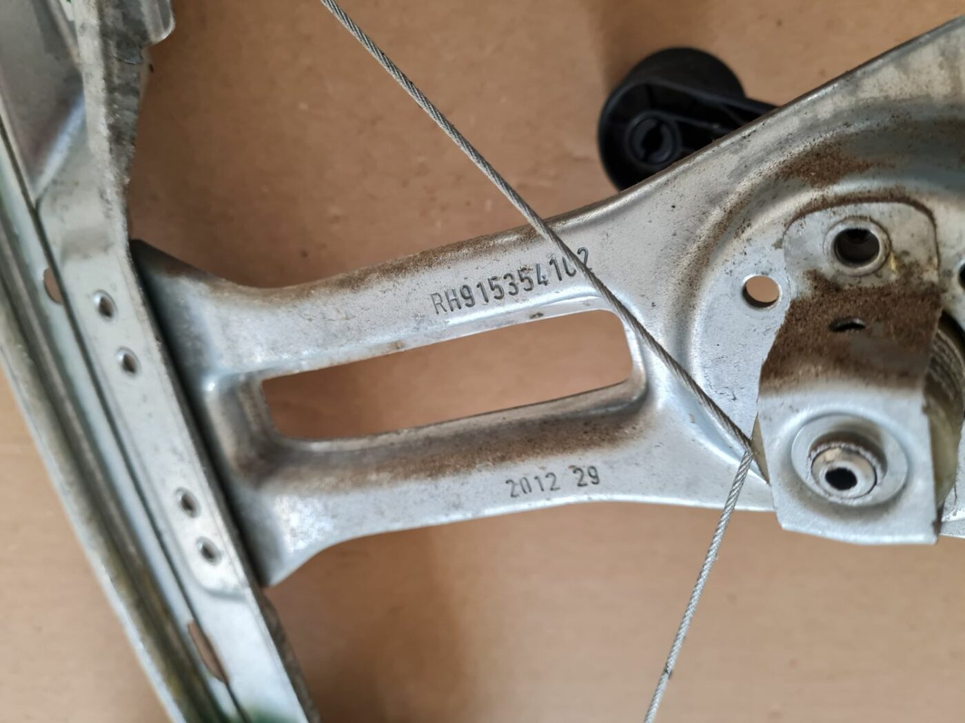 Stikla pacelšanas mehānisms aizmugurējais labais priekš OPEL ASTRA J 2013