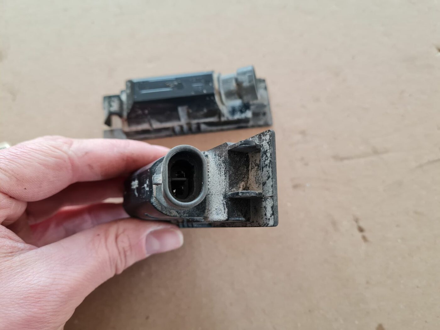 Numura zīmes apgaismojums priekš OPEL ASTRA J 2013 3 Numura zīmes apgaismojums priekš OPEL ASTRA J 2013