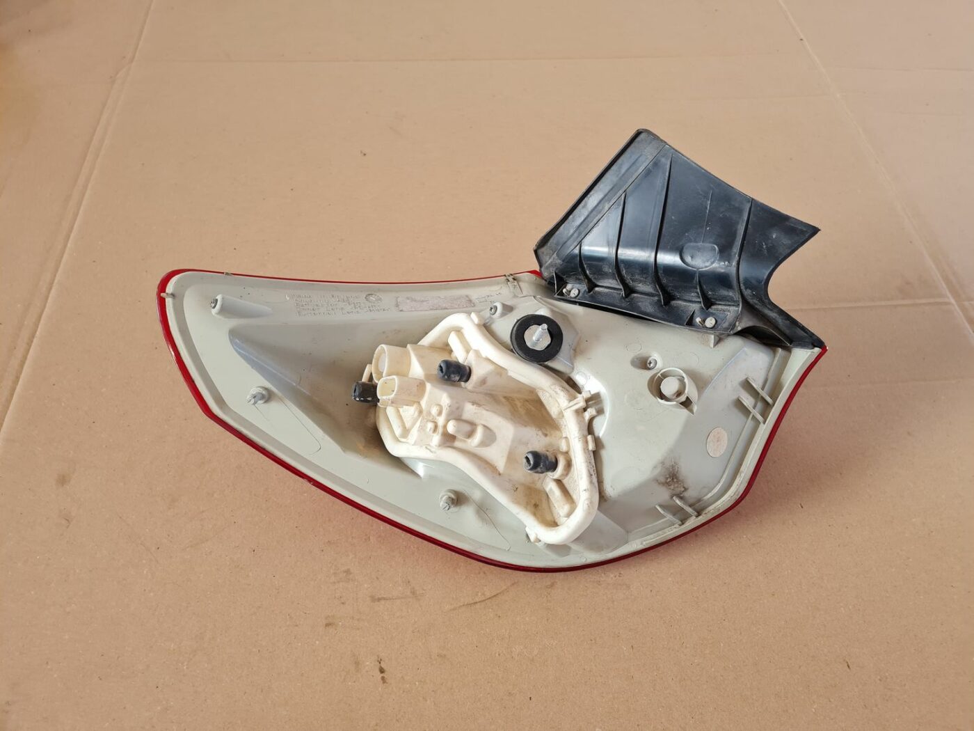 Aizmugurējais labais lukturis priekš OPEL ASTRA J 2013