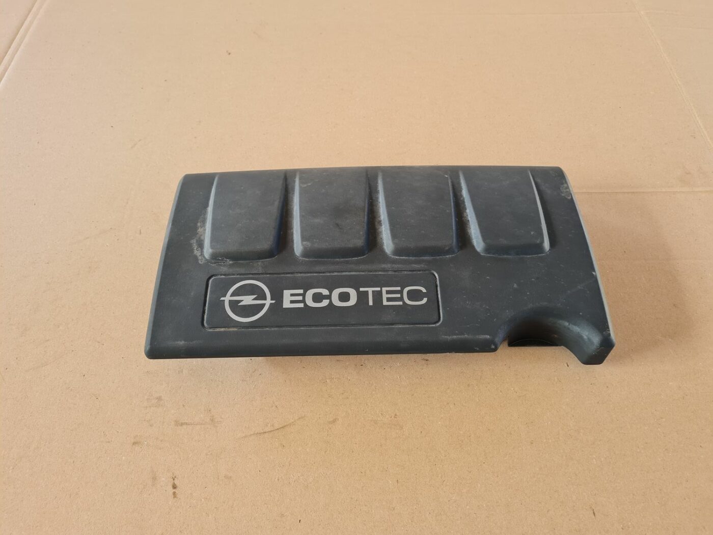 Dzinēja dekoratīvais vāks priekš OPEL ASTRA J 2013 1 Dzinēja dekoratīvais vāks priekš OPEL ASTRA J 2013