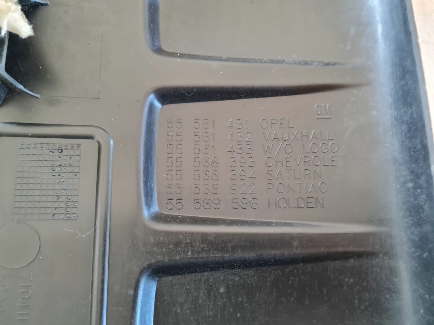 Dzinēja dekoratīvais vāks priekš OPEL ASTRA J 2013 3 Dzinēja dekoratīvais vāks priekš OPEL ASTRA J 2013