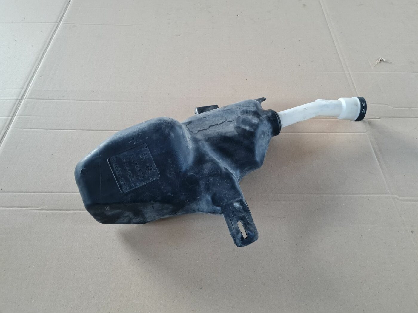 Mazgātāja šķidruma tvertne priekš OPEL ASTRA J 2013