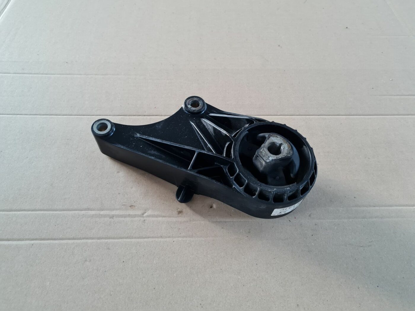 Dzinēja spilvens priekš OPEL ASTRA J 2013 3 Dzinēja spilvens priekš OPEL ASTRA J 2013