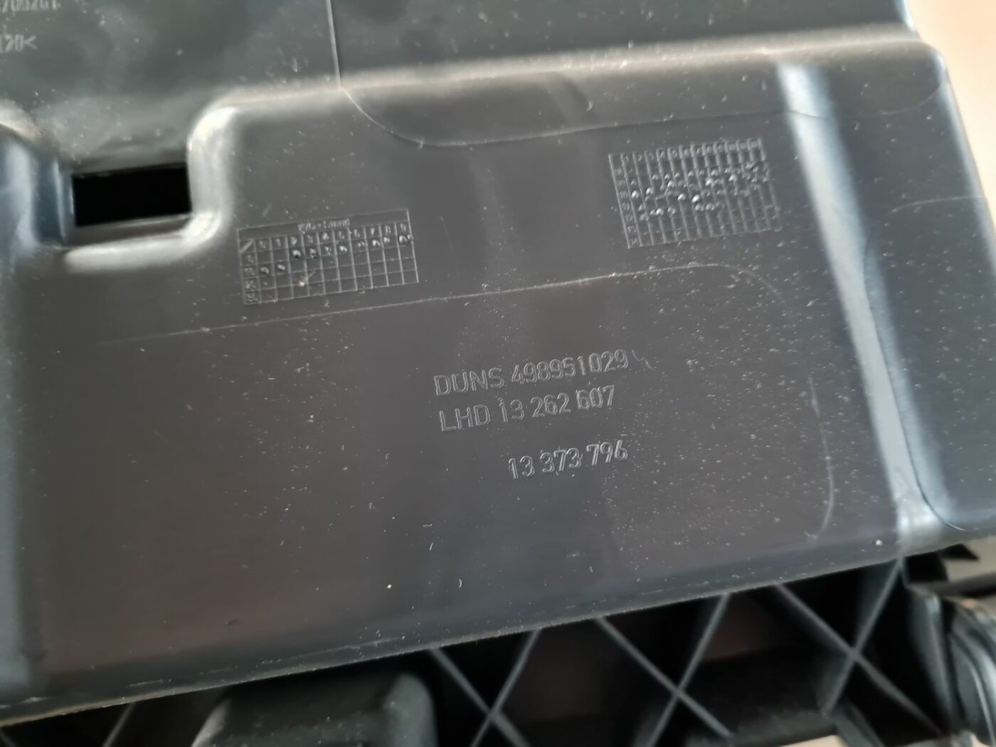 Mantu glabāšanas nodalījums pasažiera pusē priekš OPEL ASTRA J 2013