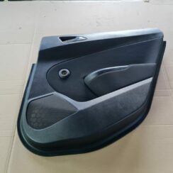 Aizmugurējo labo durvju apdare priekš OPEL ASTRA J 2013