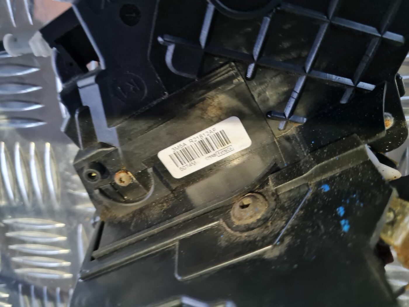 Priekšējo labo durvju slēdzene priekš FORD FOCUS C-MAX 2004 4 Priekšējo labo durvju slēdzene priekš FORD FOCUS C-MAX 2004