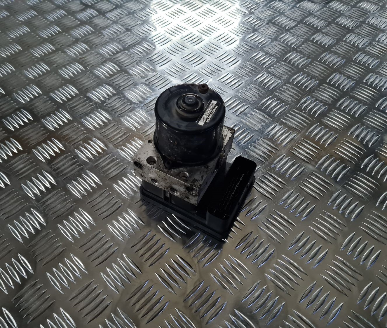 ABS bloks priekš FORD FOCUS C-MAX 2004 1 ABS bloks priekš FORD FOCUS C-MAX 2004