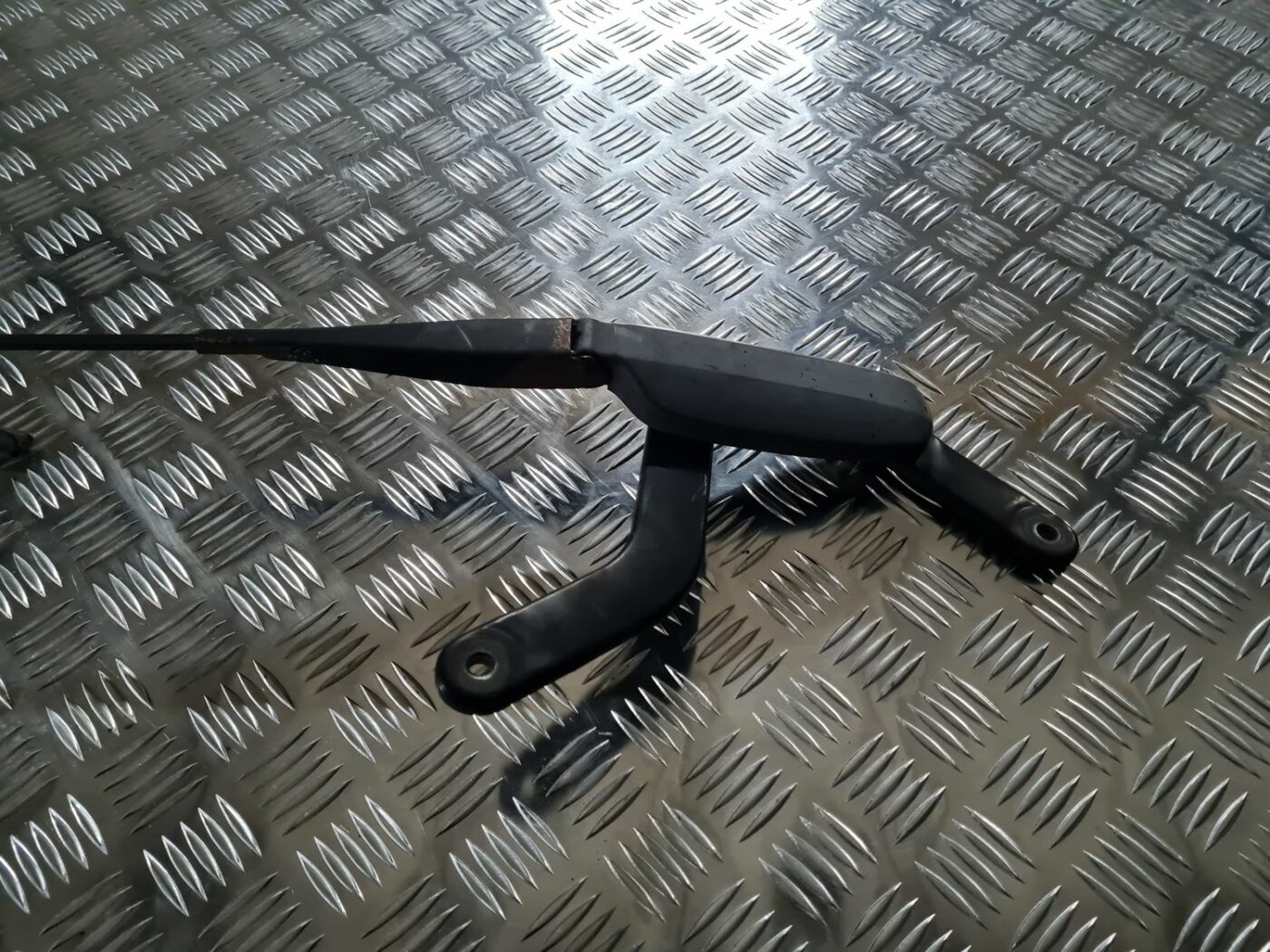 Vējstikla slotu turētājs priekš FORD FOCUS C-MAX 2004 2 Vējstikla slotu turētājs priekš FORD FOCUS C-MAX 2004