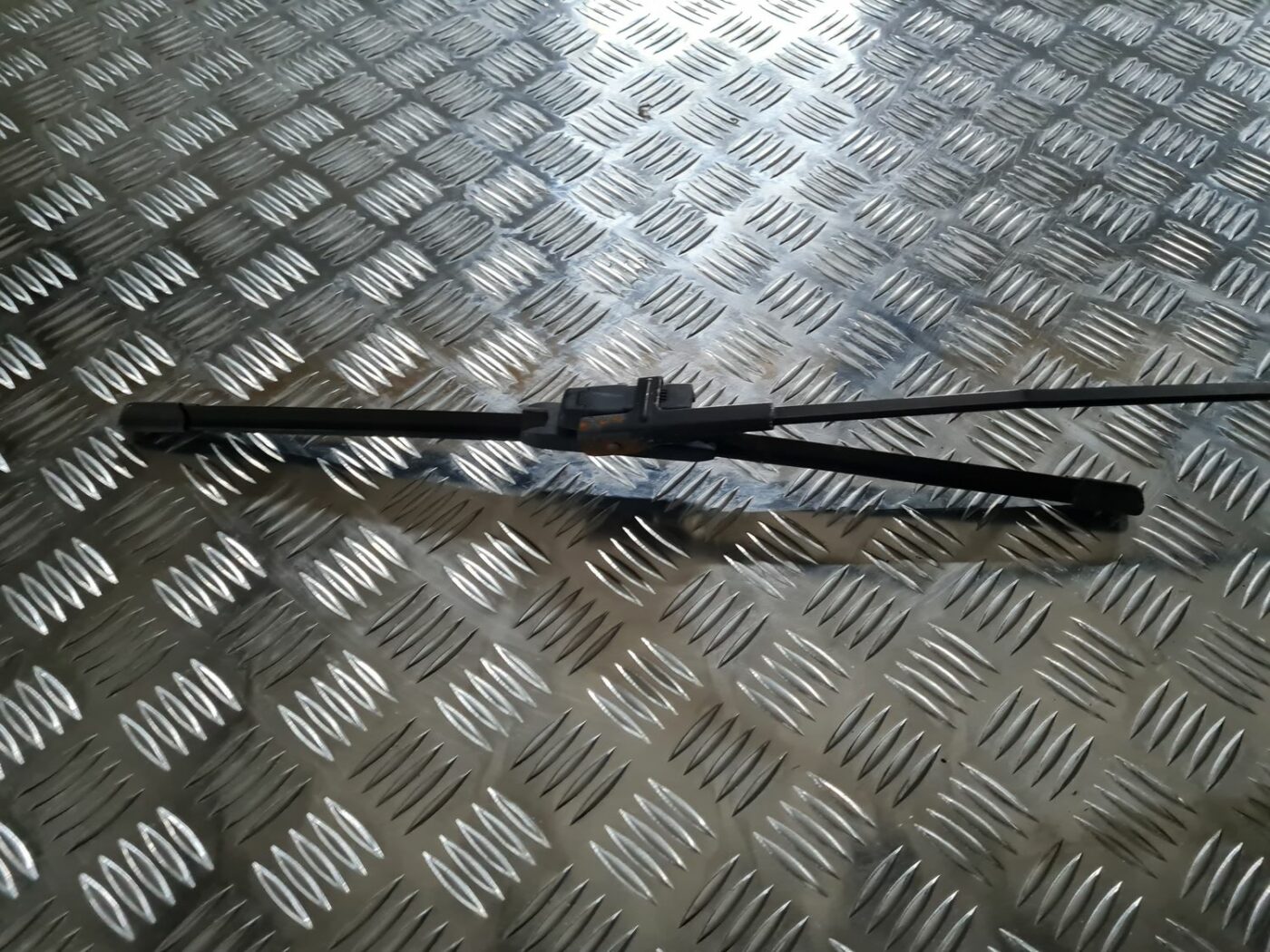 Vējstikla slotu turētājs priekš FORD FOCUS C-MAX 2004 3 Vējstikla slotu turētājs priekš FORD FOCUS C-MAX 2004