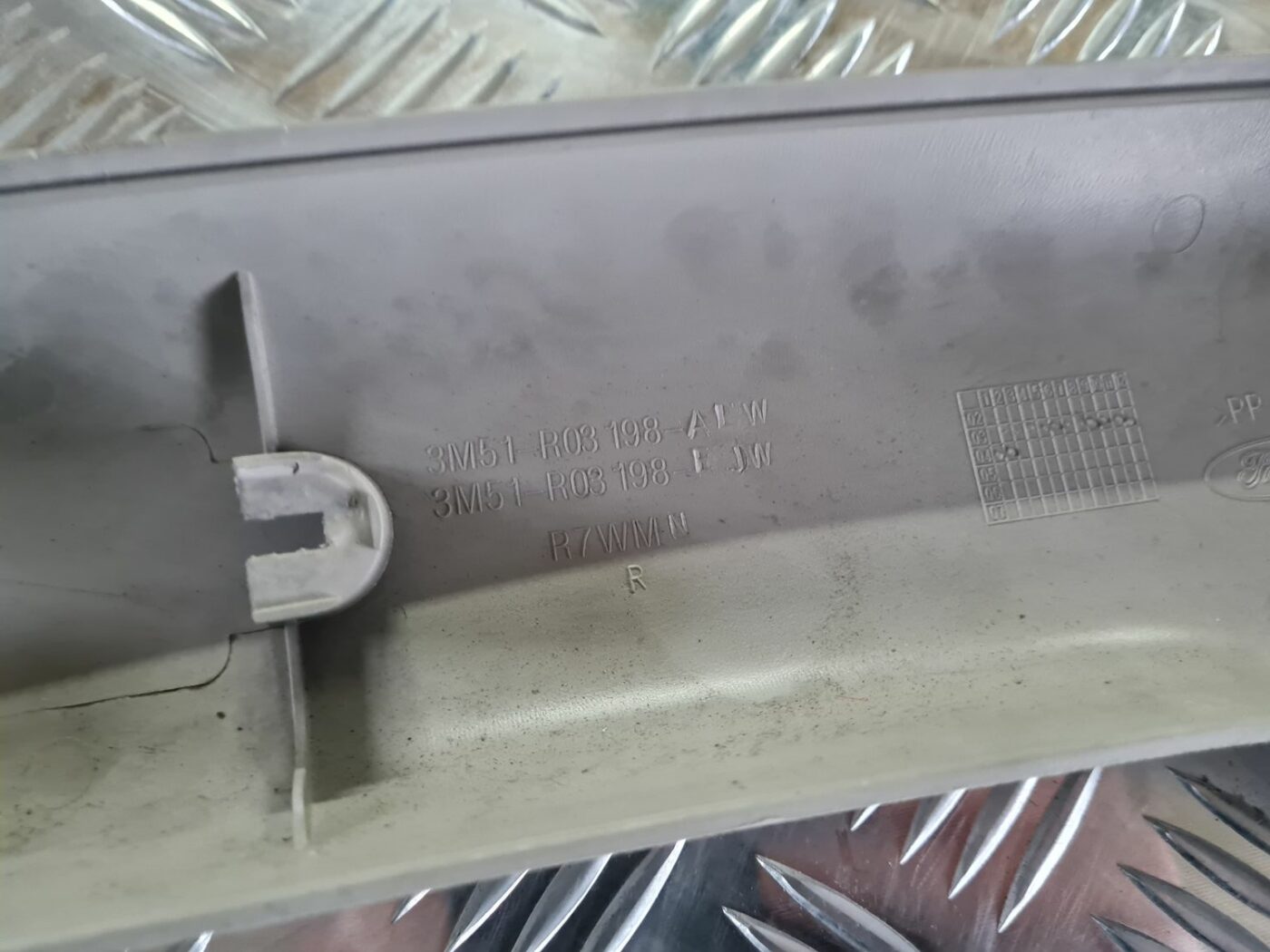 Priekšējas salona statnes apdare priekš FORD FOCUS C-MAX 2004