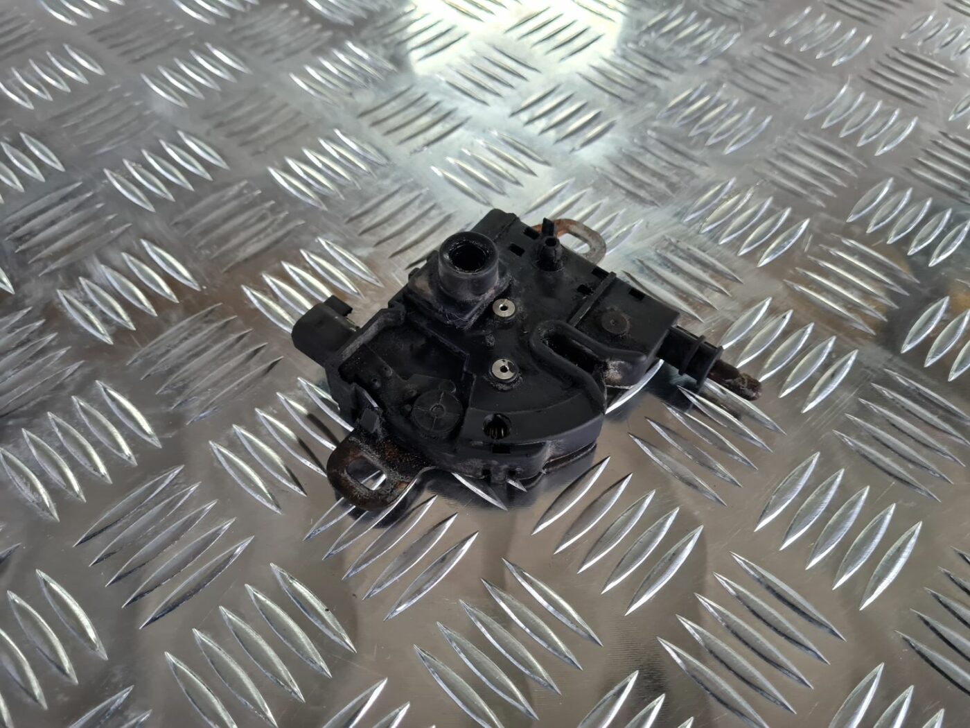 Pārsega slēdzene priekš FORD FOCUS C-MAX 2004