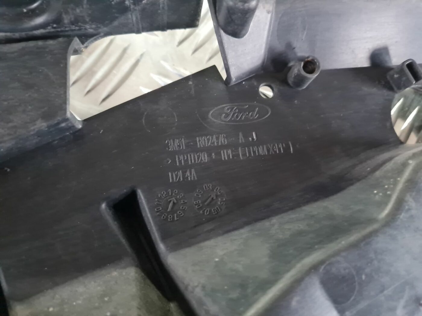 Priekšējā spārna un bufera stiprinājums priekš FORD FOCUS C-MAX 2004