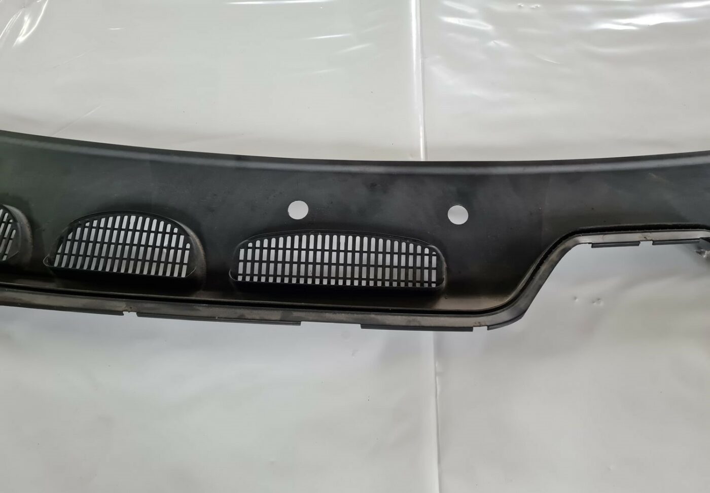 Vējstikla uzlikas (deflektora) režģis priekš FORD FOCUS C-MAX 2004