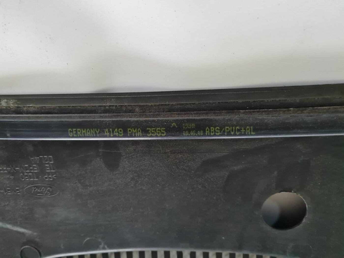 Vējstikla uzlikas (deflektora) režģis priekš FORD FOCUS C-MAX 2004