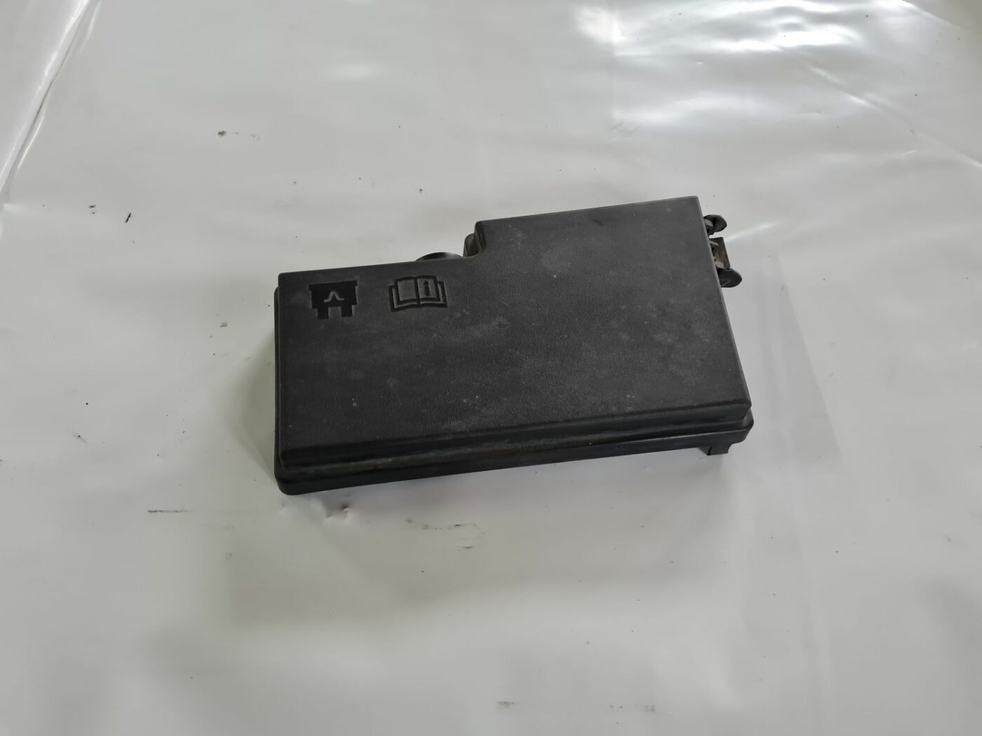 Drošinātāju kārbas korpusa vāks priekš FORD FOCUS C-MAX 2004