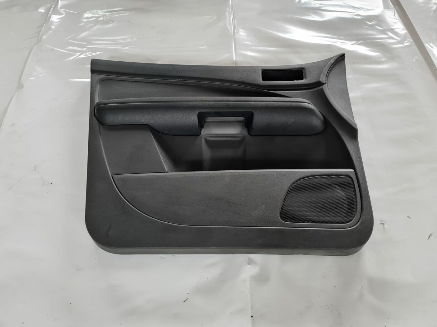 Priekšējo kreiso durvju apdare priekš FORD FOCUS C-MAX 2004 1 Priekšējo kreiso durvju apdare priekš FORD FOCUS C-MAX 2004