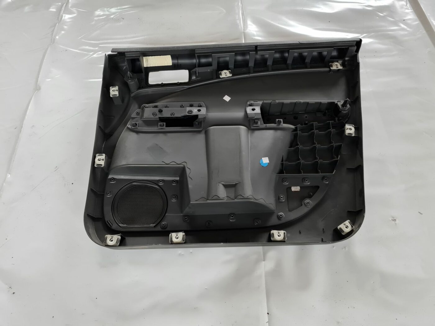 Priekšējo kreiso durvju apdare priekš FORD FOCUS C-MAX 2004 2 Priekšējo kreiso durvju apdare priekš FORD FOCUS C-MAX 2004