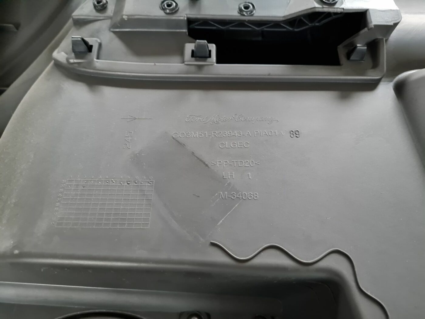 Priekšējo kreiso durvju apdare priekš FORD FOCUS C-MAX 2004 3 Priekšējo kreiso durvju apdare priekš FORD FOCUS C-MAX 2004