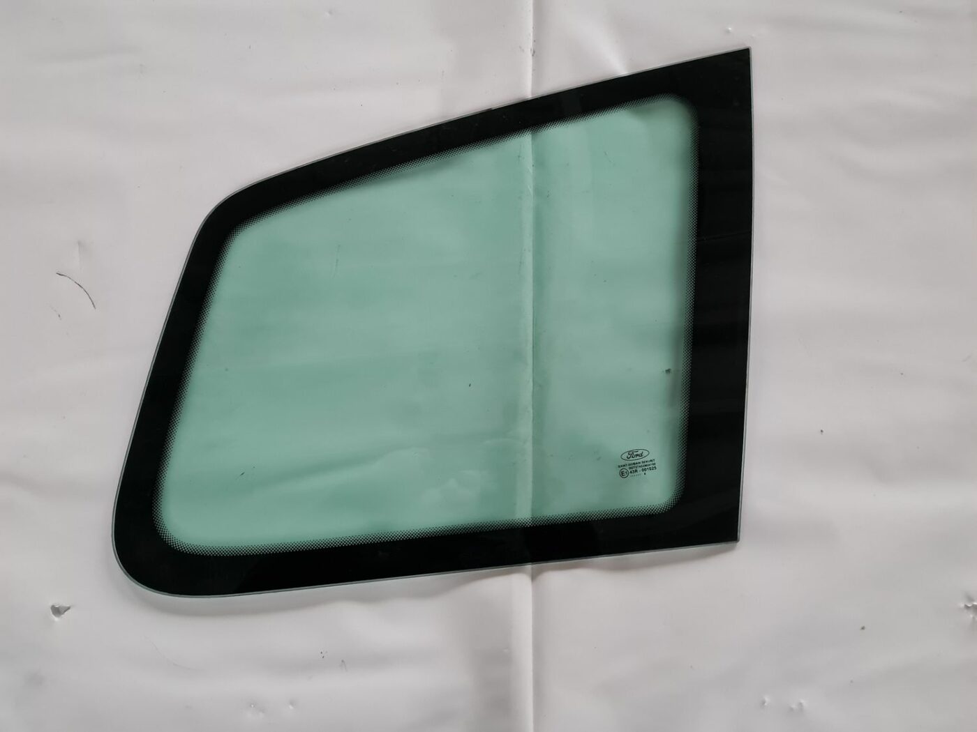 Aizmugurējais labais sānu stikls priekš FORD FOCUS C-MAX 2004 1 Aizmugurējais labais sānu stikls priekš FORD FOCUS C-MAX 2004