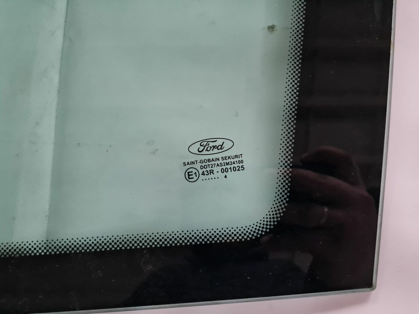 Aizmugurējais labais sānu stikls priekš FORD FOCUS C-MAX 2004 2 Aizmugurējais labais sānu stikls priekš FORD FOCUS C-MAX 2004