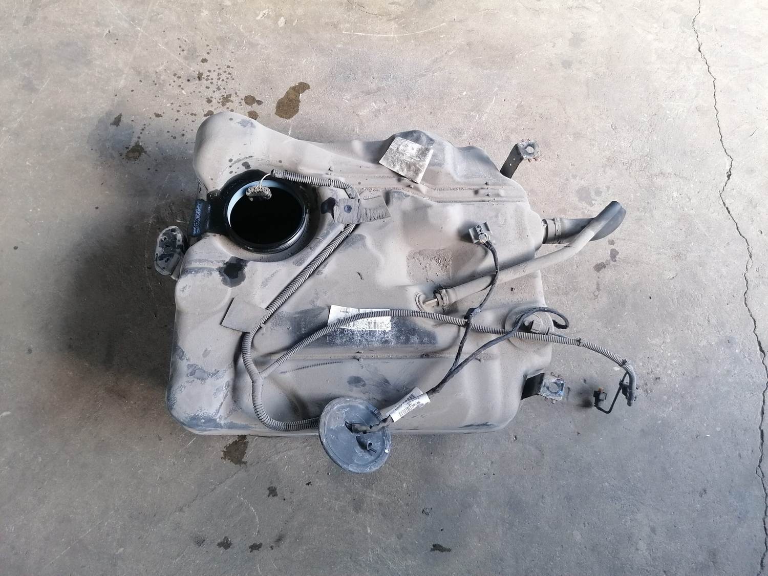 Degvielas tvertne priekš VOLVO C30 2008 SILVER 1 Degvielas tvertne priekš VOLVO C30 2008 SILVER