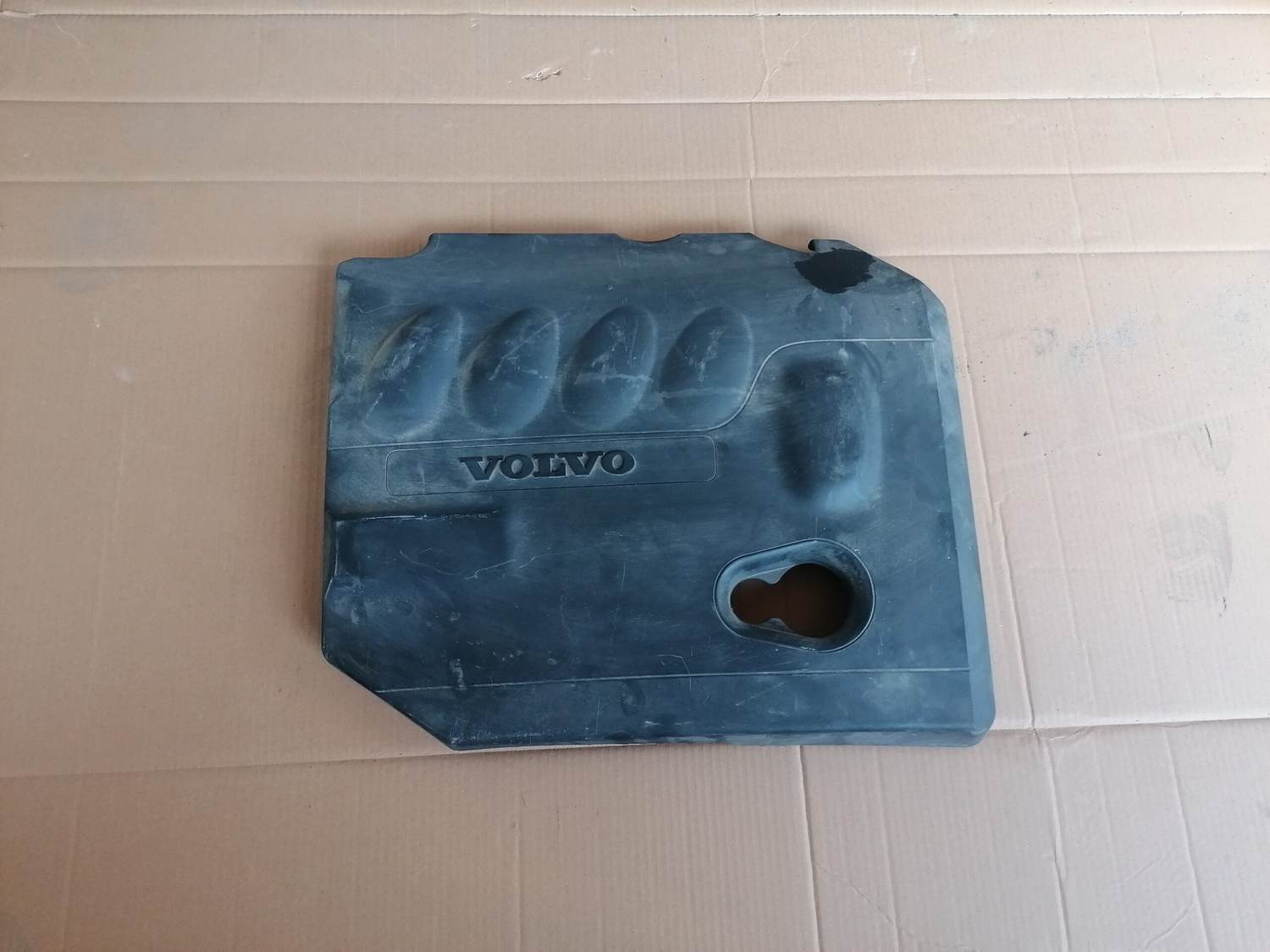 Dzinēja dekoratīvais vāks priekš VOLVO C30 2008 SILVER 1 Dzinēja dekoratīvais vāks priekš VOLVO C30 2008 SILVER