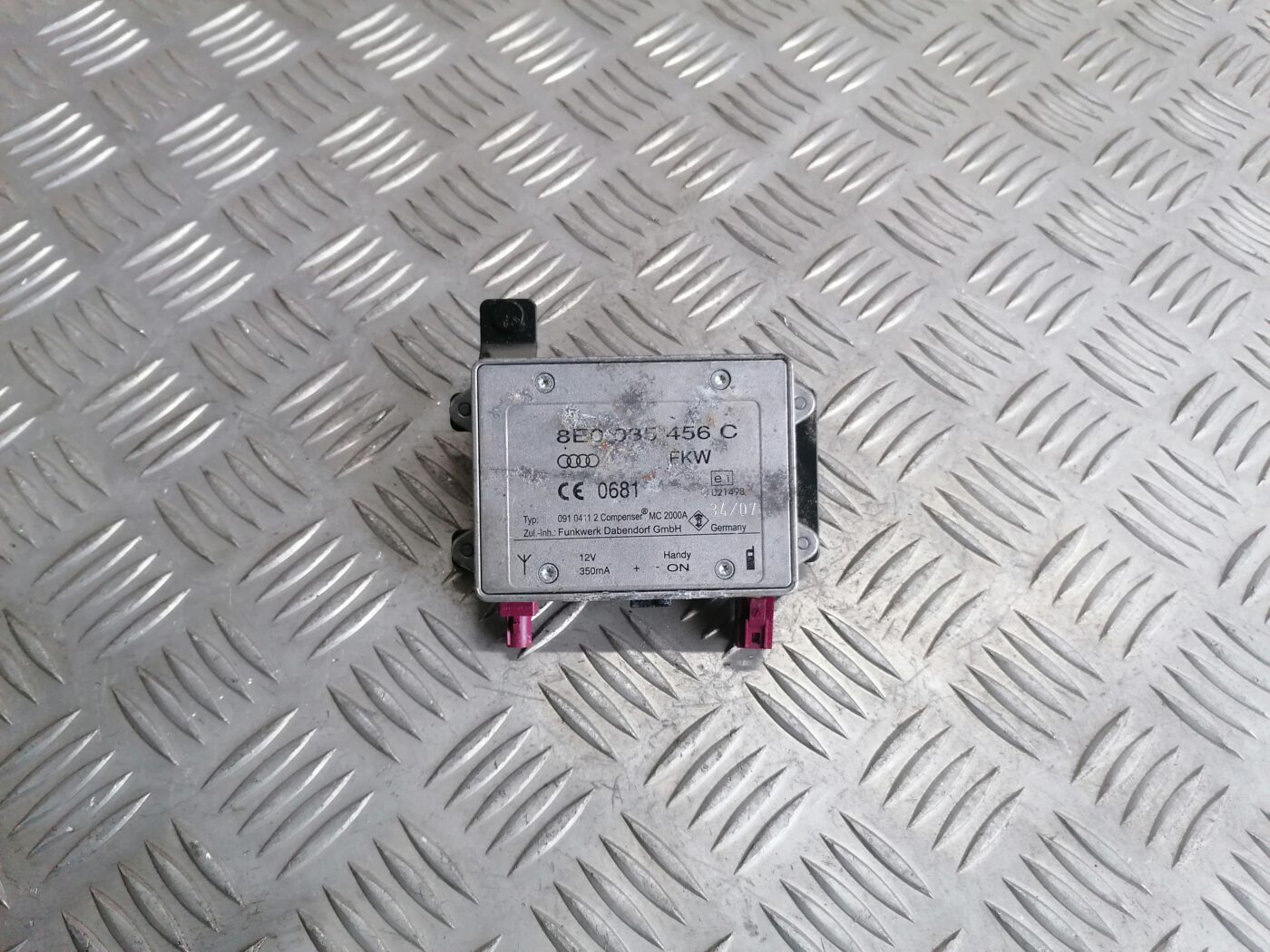 Antenas pastiprinātāja bloks priekš AUDI A4 2008 AVANT 1 Antenas pastiprinātāja bloks priekš AUDI A4 2008 AVANT