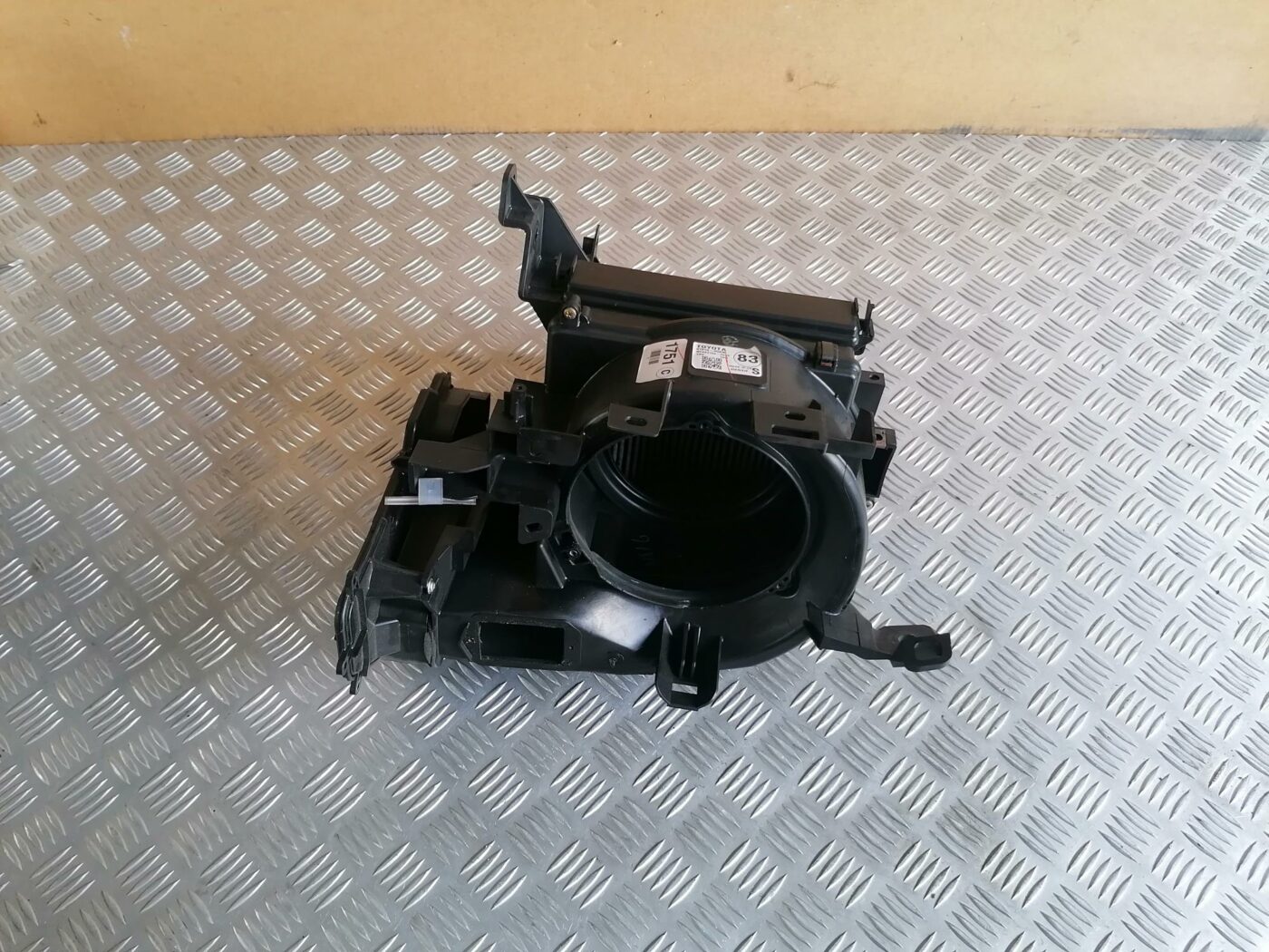 Salona ventilatora korpuss priekš TOYOTA AVENSIS 2007 1 Salona ventilatora korpuss priekš TOYOTA AVENSIS 2007