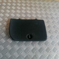 Bagāžnieka nodalījuma sānu apdares lūka priekš TOYOTA AVENSIS 2007