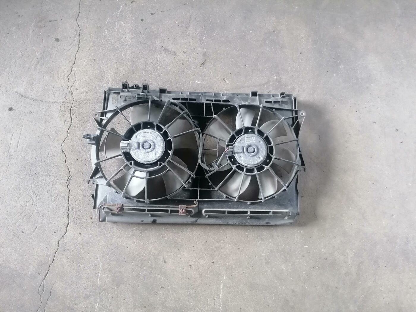 Dzesēšanas radiatora ventilators priekš TOYOTA AVENSIS 2007 1 Dzesēšanas radiatora ventilators priekš TOYOTA AVENSIS 2007