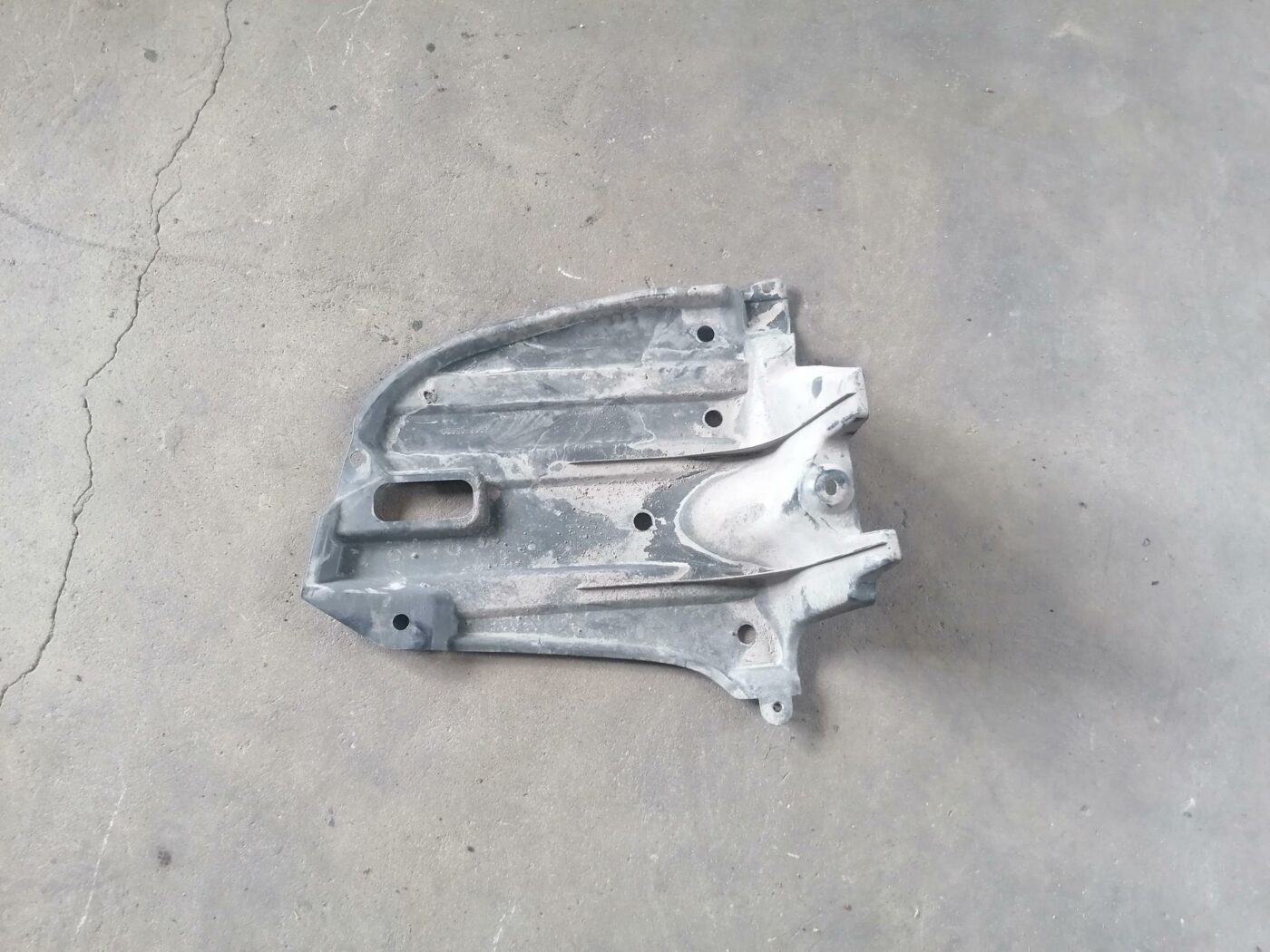 Dzinēja aizsargdaļas priekš TOYOTA AVENSIS 2007