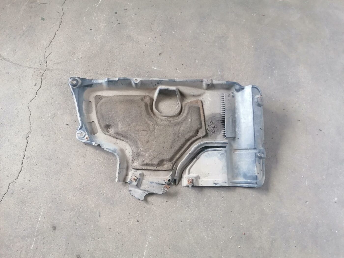 Dzinēja aizsargdaļas priekš TOYOTA AVENSIS 2007